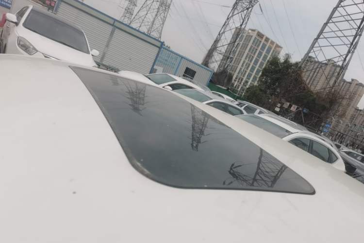 Used Roewe 350 2015 1.5L Manual Luxury Sunroof Edition Roof