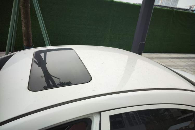 Used Roewe 350 2015 1.5L Manual Luxury Sunroof Edition Roof