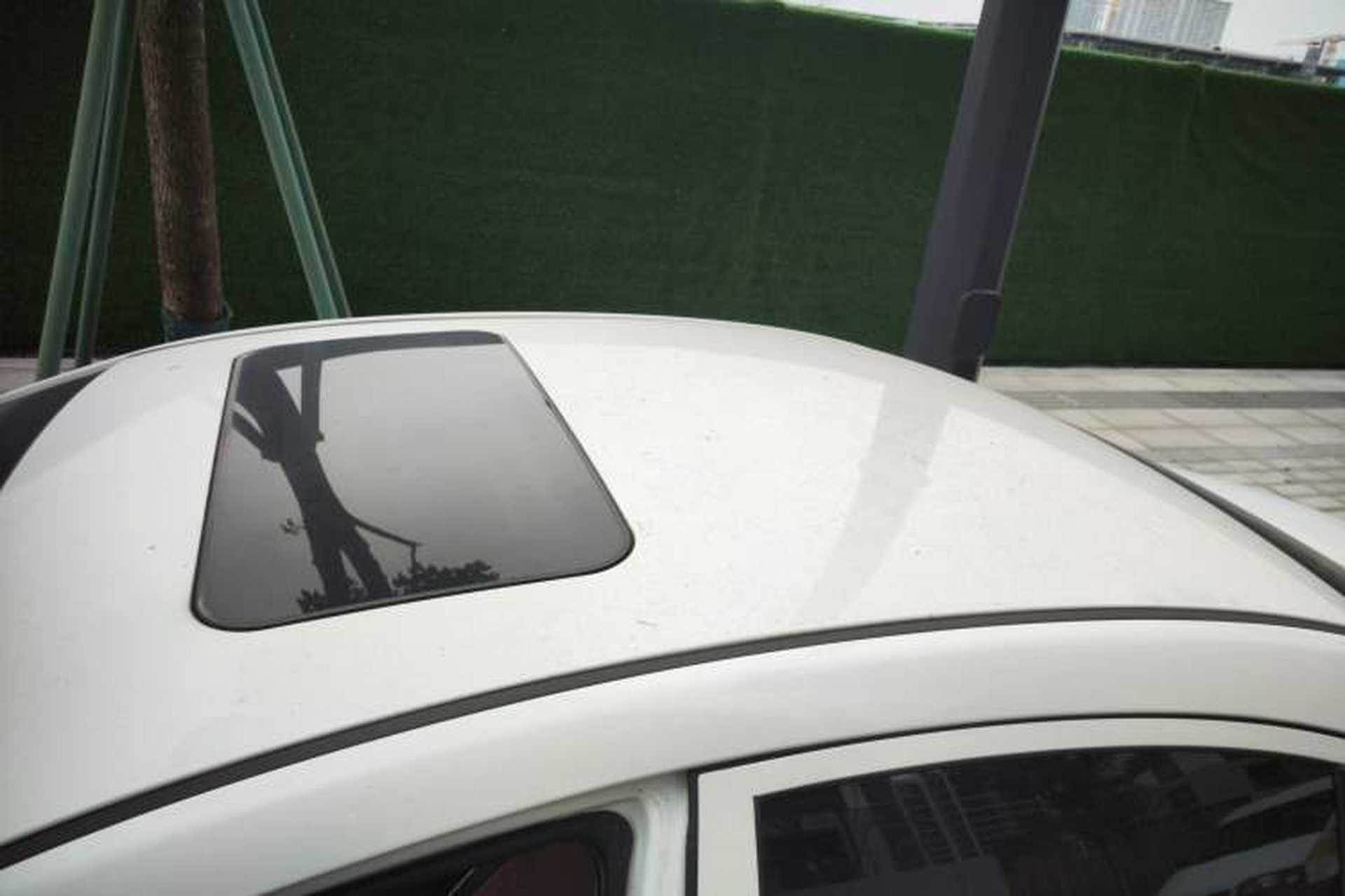 Used Roewe 350 2015 1.5L Manual Luxury Sunroof Edition Roof