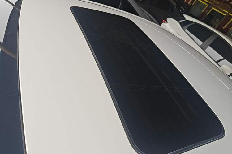Used Roewe 350 2015 1.5L Manual Luxury Sunroof Edition Roof
