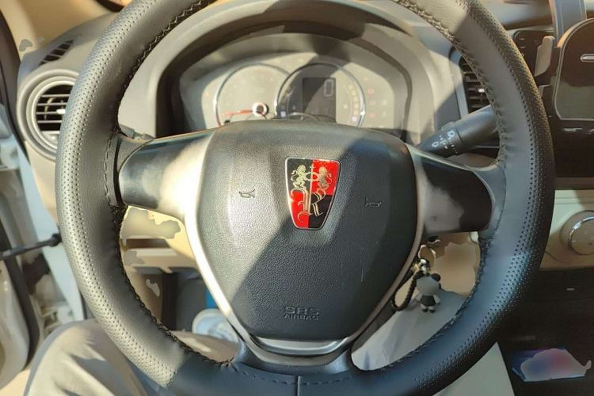 Used Roewe 350 2015 1.5L Manual Luxury Sunroof Edition Steering Wheel