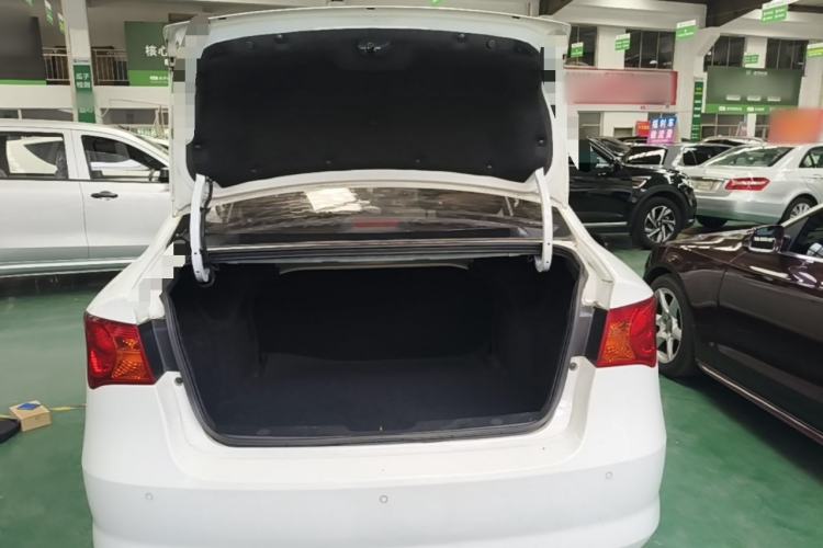 Used Roewe 350 2015 1.5L Automatic Luxury Sunroof Edition Trunk