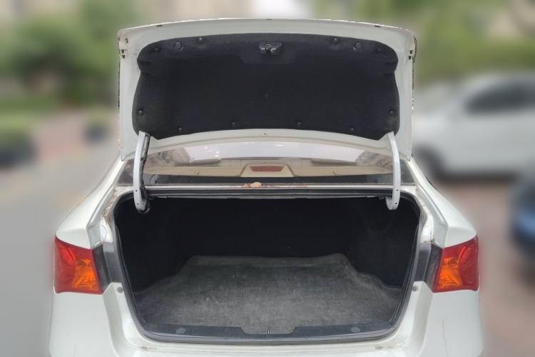 Used Roewe 350 2015 1.5L Automatic Luxury Sunroof Edition Trunk