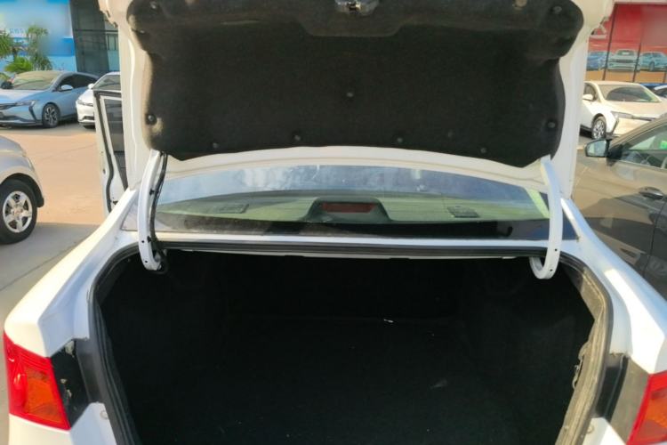 Used Roewe 350 2015 1.5L Manual Luxury Sunroof Edition Trunk