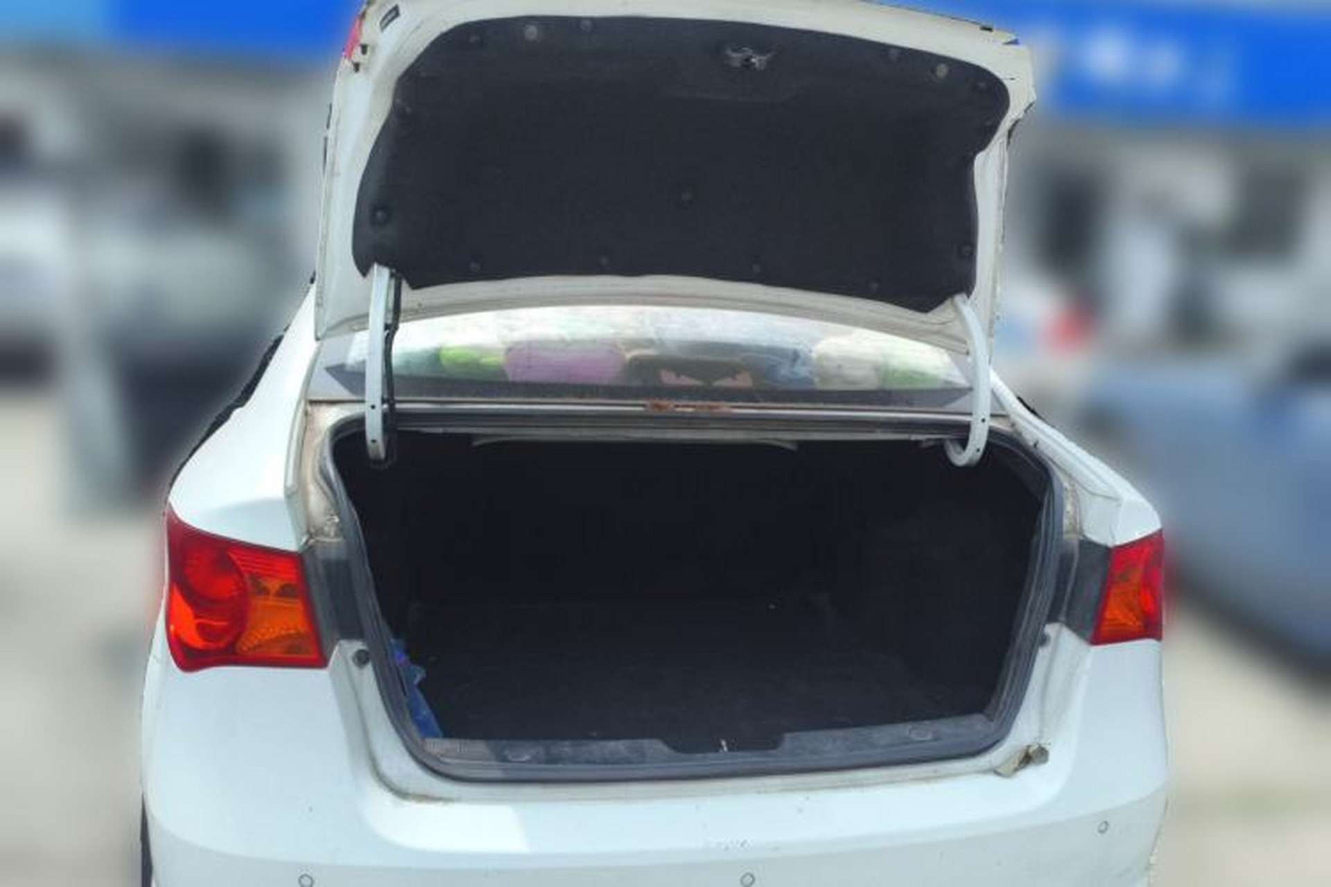 Used Roewe 350 2015 1.5L Manual Luxury Sunroof Edition Trunk