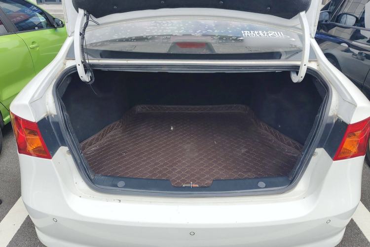 Used Roewe 350 2015 1.5L Manual Luxury Sunroof Edition Trunk