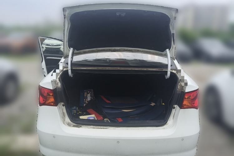 Used Roewe 350 2015 1.5L Manual Luxury Sunroof Edition Trunk