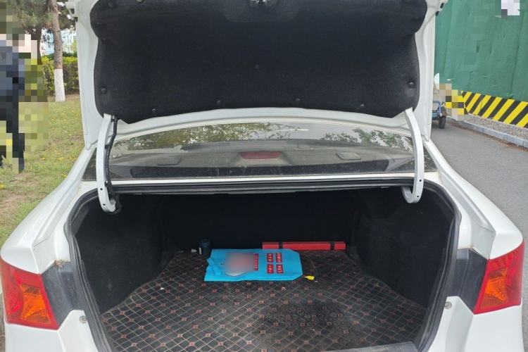 Used Roewe 350 2015 1.5L Manual Luxury Sunroof Edition Trunk