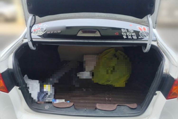 Used Roewe 350 2015 1.5L Automatic Luxury Sunroof Edition Trunk