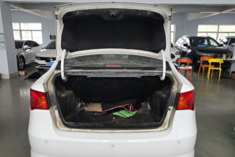 Used Roewe 350 2015 1.5L Manual Luxury Sunroof Edition Trunk