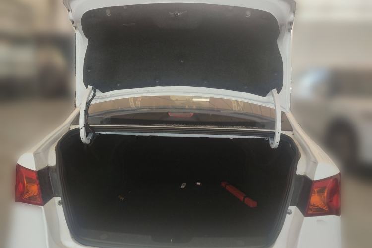 Used Roewe 350 2015 1.5L Automatic Luxury Sunroof Edition Trunk