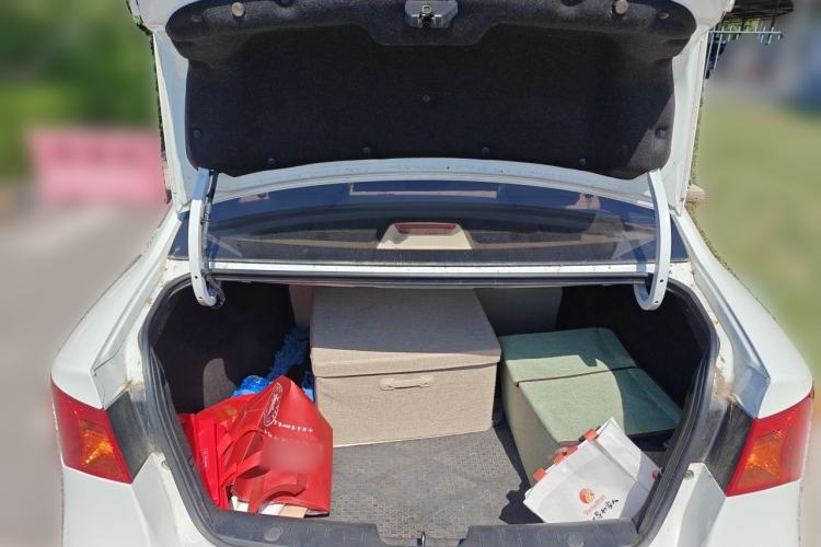 Used Roewe 350 2015 1.5L Automatic Luxury Sunroof Edition Trunk
