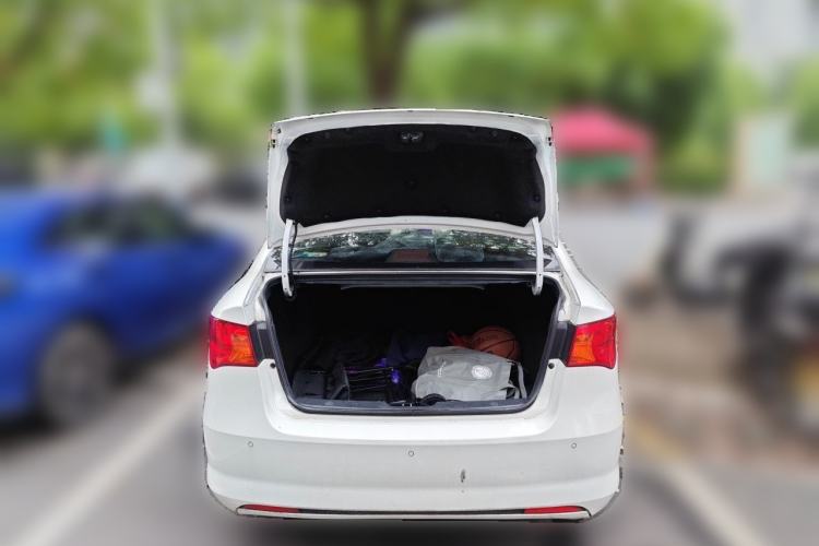 Used Roewe 350 2015 1.5L Automatic Luxury Sunroof Edition Trunk
