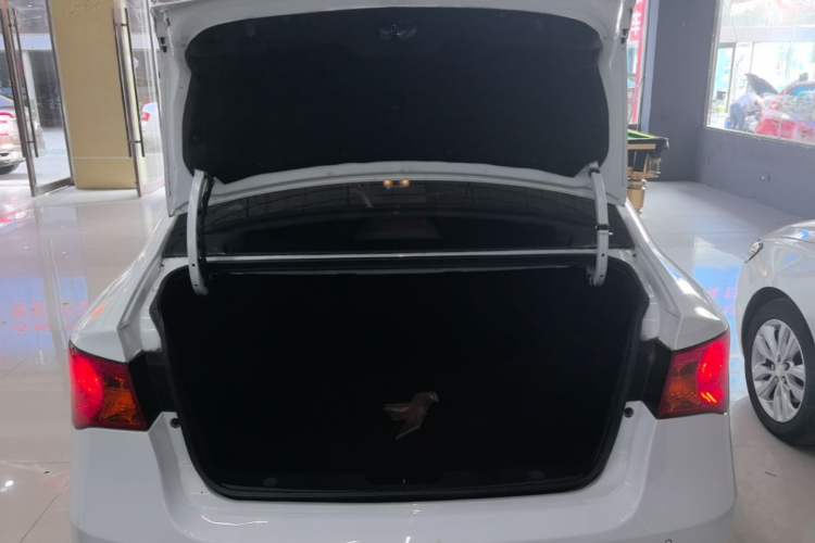 Used Roewe 350 2015 1.5L Automatic Luxury Sunroof Edition Trunk
