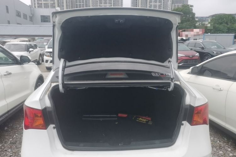 Used Roewe 350 2015 1.5L Manual Luxury Sunroof Edition Trunk