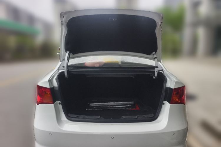 Used Roewe 350 2015 1.5L Automatic Luxury Sunroof Edition Trunk