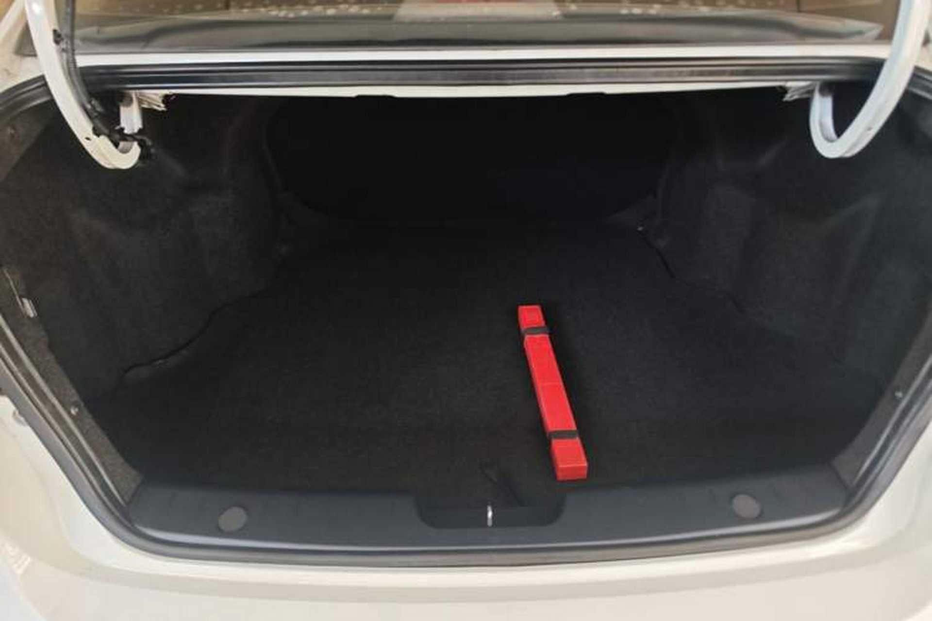 Used Roewe 350 2015 1.5L Automatic Luxury Sunroof Edition Trunk