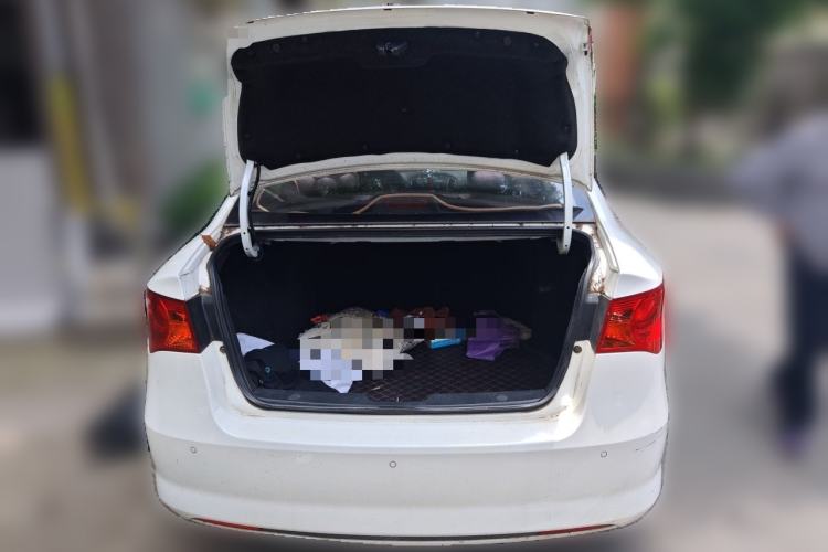 Used Roewe 350 2015 1.5L Manual Luxury Sunroof Edition Trunk