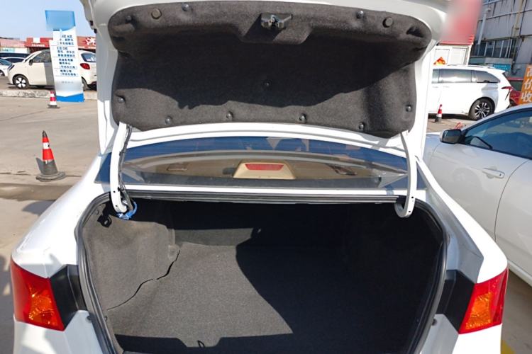 Used Roewe 350 2015 1.5L Manual Luxury Sunroof Edition Trunk