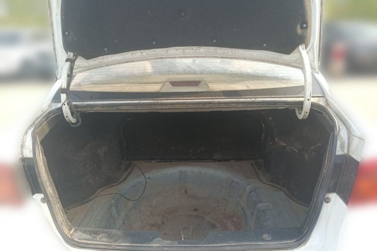 Used Roewe 350 2015 1.5L Manual Luxury Sunroof Edition Trunk