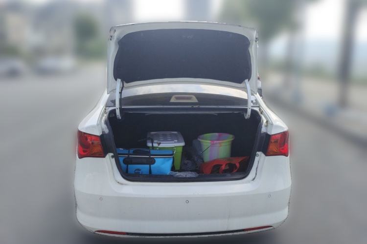 Used Roewe 350 2015 1.5L Automatic Luxury Sunroof Edition Trunk