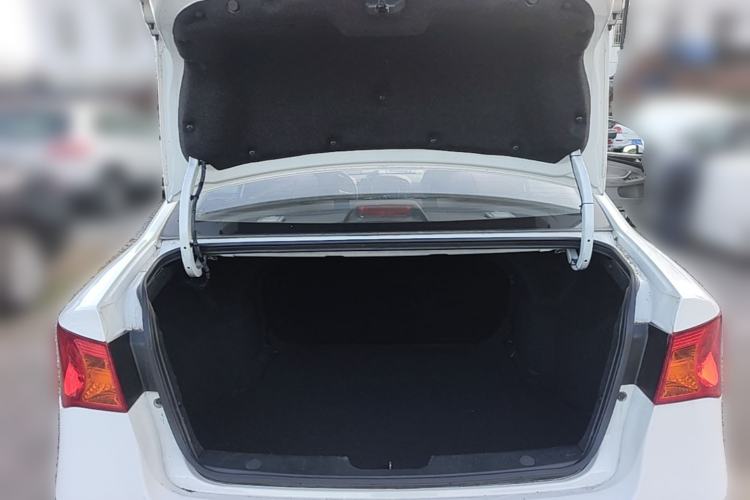 Used Roewe 350 2015 1.5L Automatic Luxury Sunroof Edition Trunk