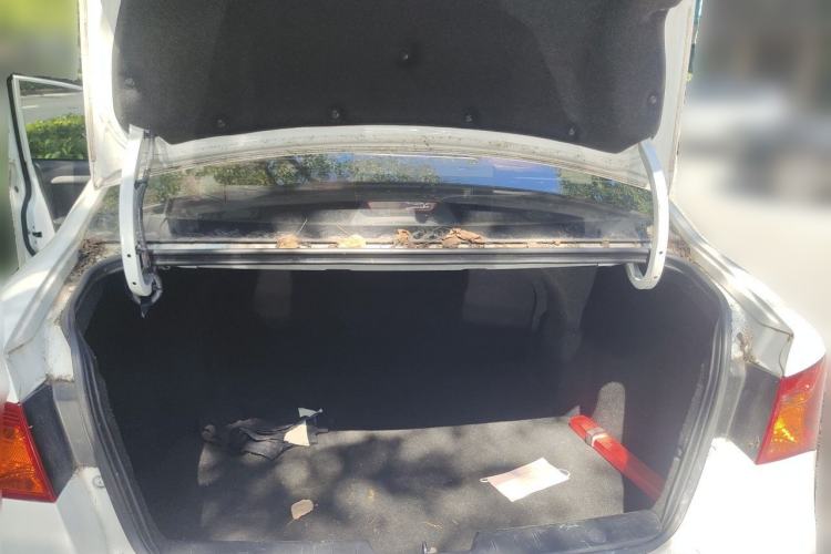 Used Roewe 350 2015 1.5L Manual Luxury Sunroof Edition Trunk