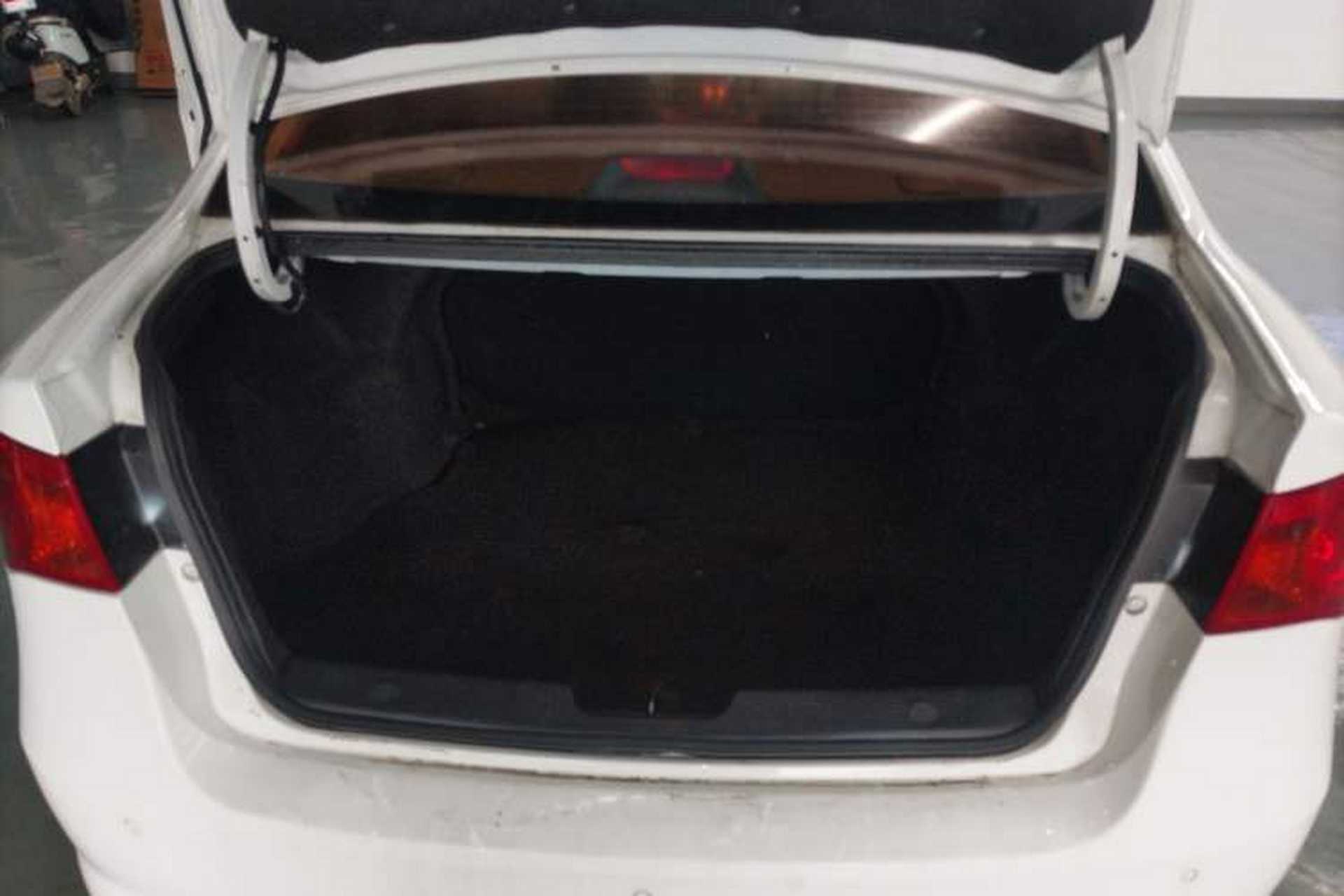 Used Roewe 350 2015 1.5L Automatic Luxury Sunroof Edition Trunk