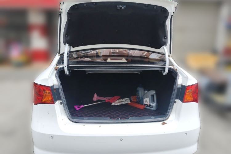 Used Roewe 350 2015 1.5L Manual Luxury Sunroof Edition Trunk