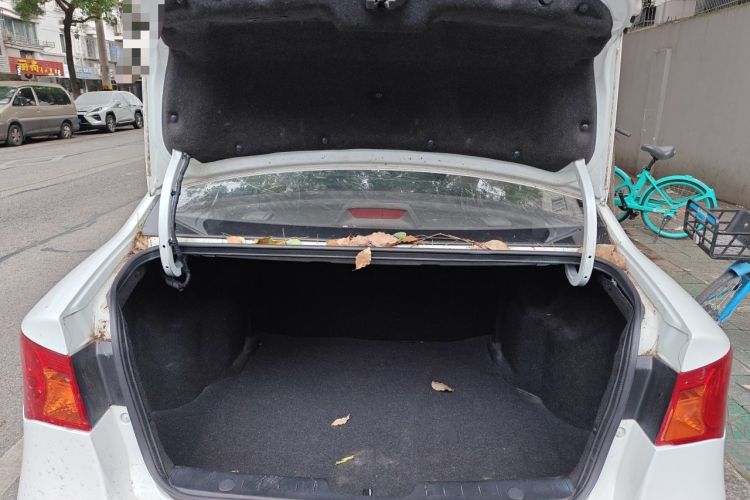 Used Roewe 350 2015 1.5L Automatic Luxury Sunroof Edition Trunk