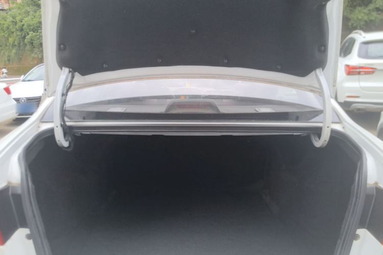 Used Roewe 350 2015 1.5L Automatic Luxury Sunroof Edition Trunk