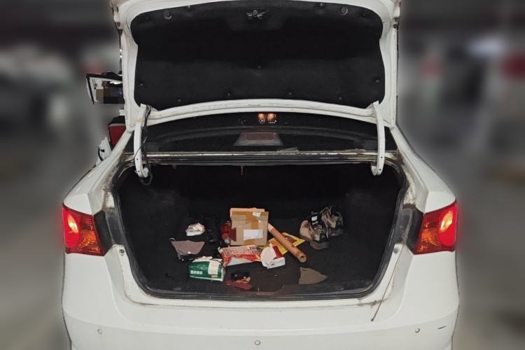 Used Roewe 350 2015 1.5L Automatic Luxury Sunroof Edition Trunk