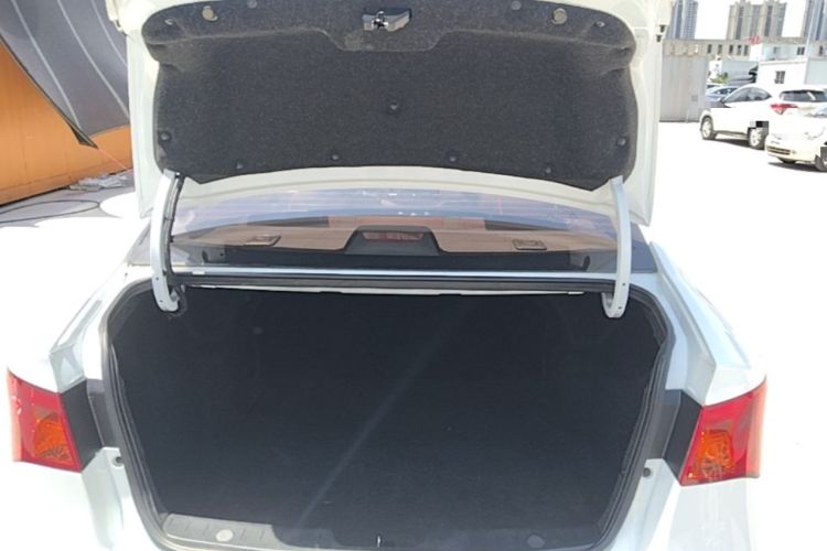 Used Roewe 350 2015 1.5L Automatic Luxury Sunroof Edition Trunk
