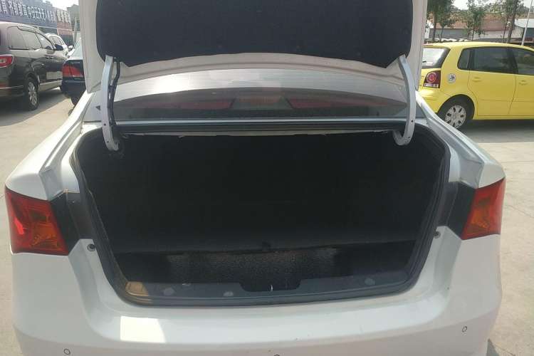 Used Roewe 350 2015 1.5L Manual Luxury Sunroof Edition Trunk