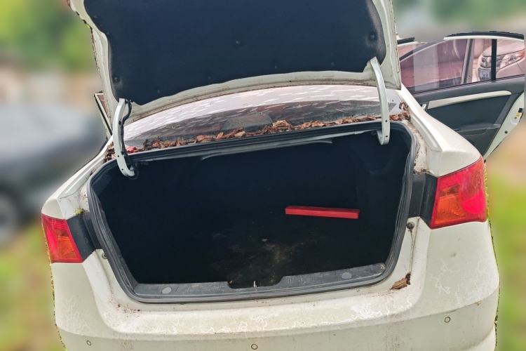 Used Roewe 350 2015 1.5L Automatic Luxury Sunroof Edition Trunk
