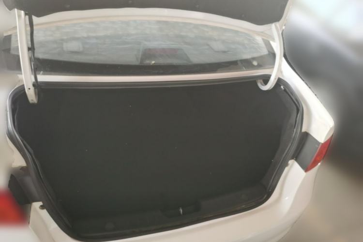 Used Roewe 350 2015 1.5L Manual Luxury Sunroof Edition Trunk