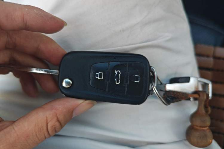 Used Roewe 350 2015 1.5L Manual Luxury Sunroof Edition Vehicle Key