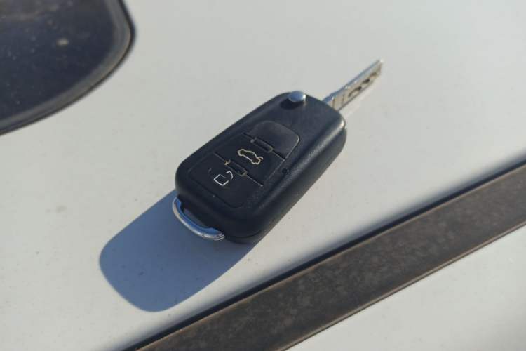 Used Roewe 350 2015 1.5L Manual Luxury Sunroof Edition Vehicle Key