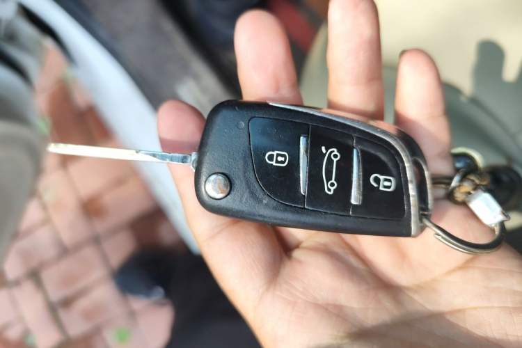 Used Roewe 350 2015 1.5L Manual Luxury Sunroof Edition Vehicle Key