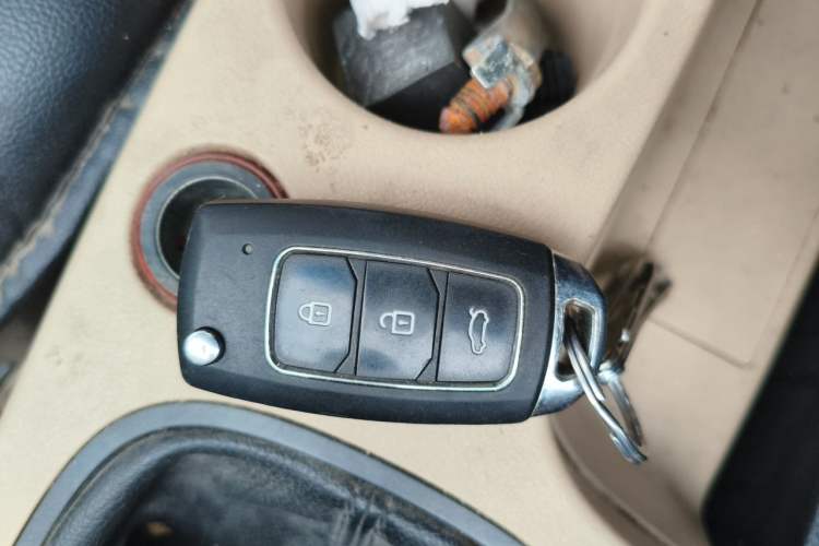 Used Roewe 350 2015 1.5L Manual Luxury Sunroof Edition Vehicle Key