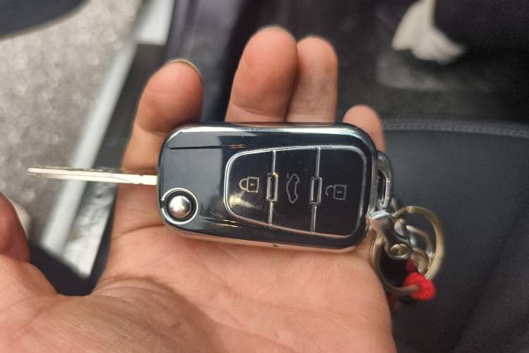 Used Roewe 350 2015 1.5L Automatic Luxury Sunroof Edition Vehicle Key