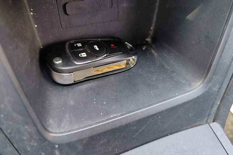 Used Roewe 350 2015 1.5L Manual Luxury Sunroof Edition Vehicle Key