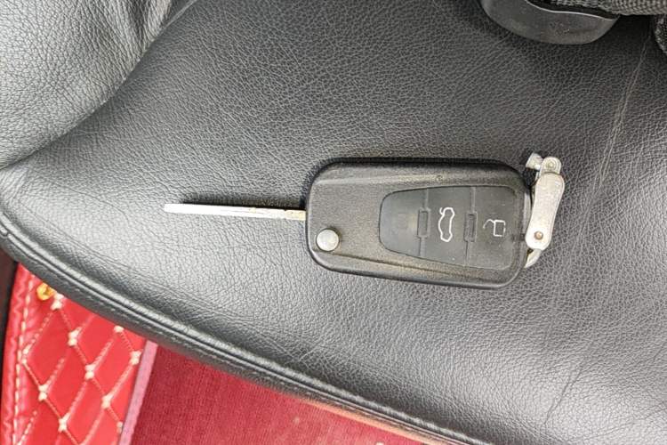 Used Roewe 350 2015 1.5L Manual Luxury Sunroof Edition Vehicle Key