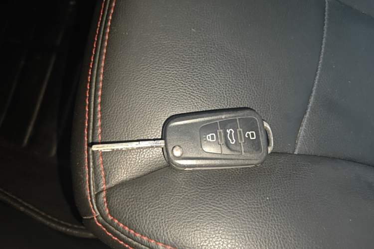 Used Roewe 350 2015 1.5L Manual Luxury Sunroof Edition Vehicle Key