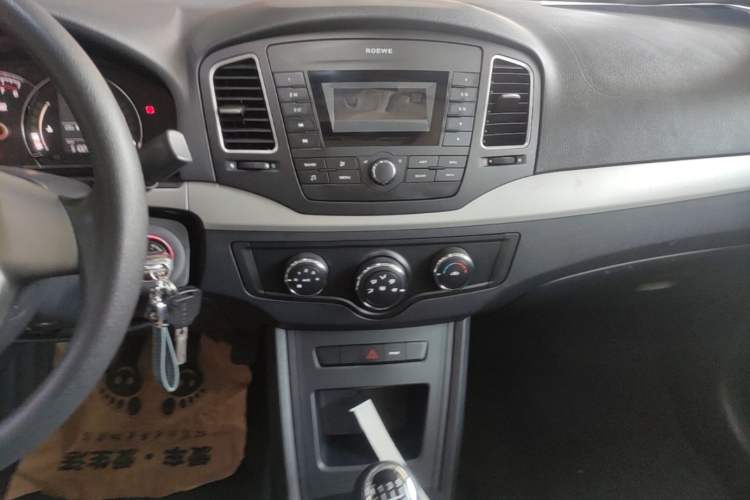 Used Roewe 350 2015 1.5L Manual Luxury Sunroof Edition Audio And AC Panel