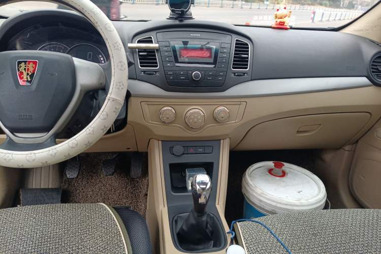 Used Roewe 350 2015 1.5L Manual Luxury Sunroof Edition Audio And AC Panel