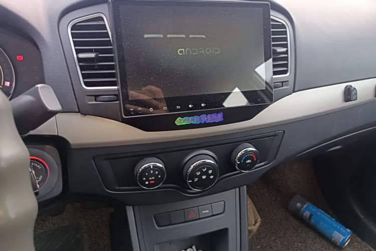 Used Roewe 350 2015 1.5L Manual Luxury Sunroof Edition Audio And AC Panel