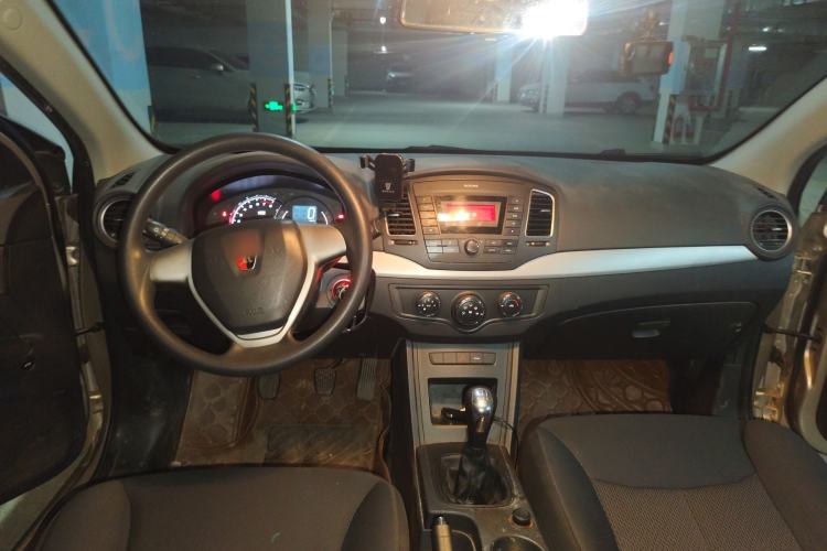 Used Roewe 350 2015 1.5L Manual Luxury Sunroof Edition Center Console