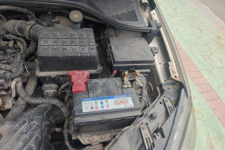 Used Roewe 350 2015 1.5L Manual Luxury Sunroof Edition Engine Bay Left