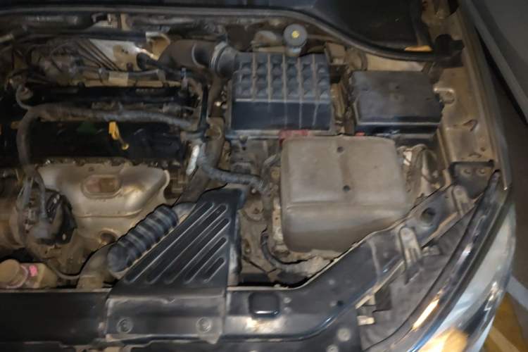 Used Roewe 350 2015 1.5L Automatic Luxury Sunroof Edition Engine Bay Left
